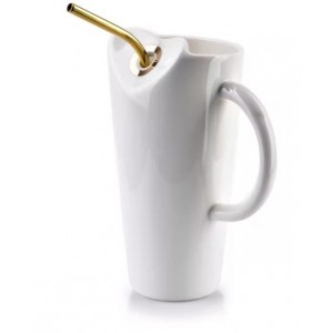 Mug blanc design avec paille