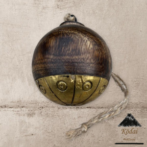 Boule de bois et métal doré