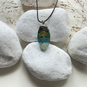 Pendentif ovale en Orgonite